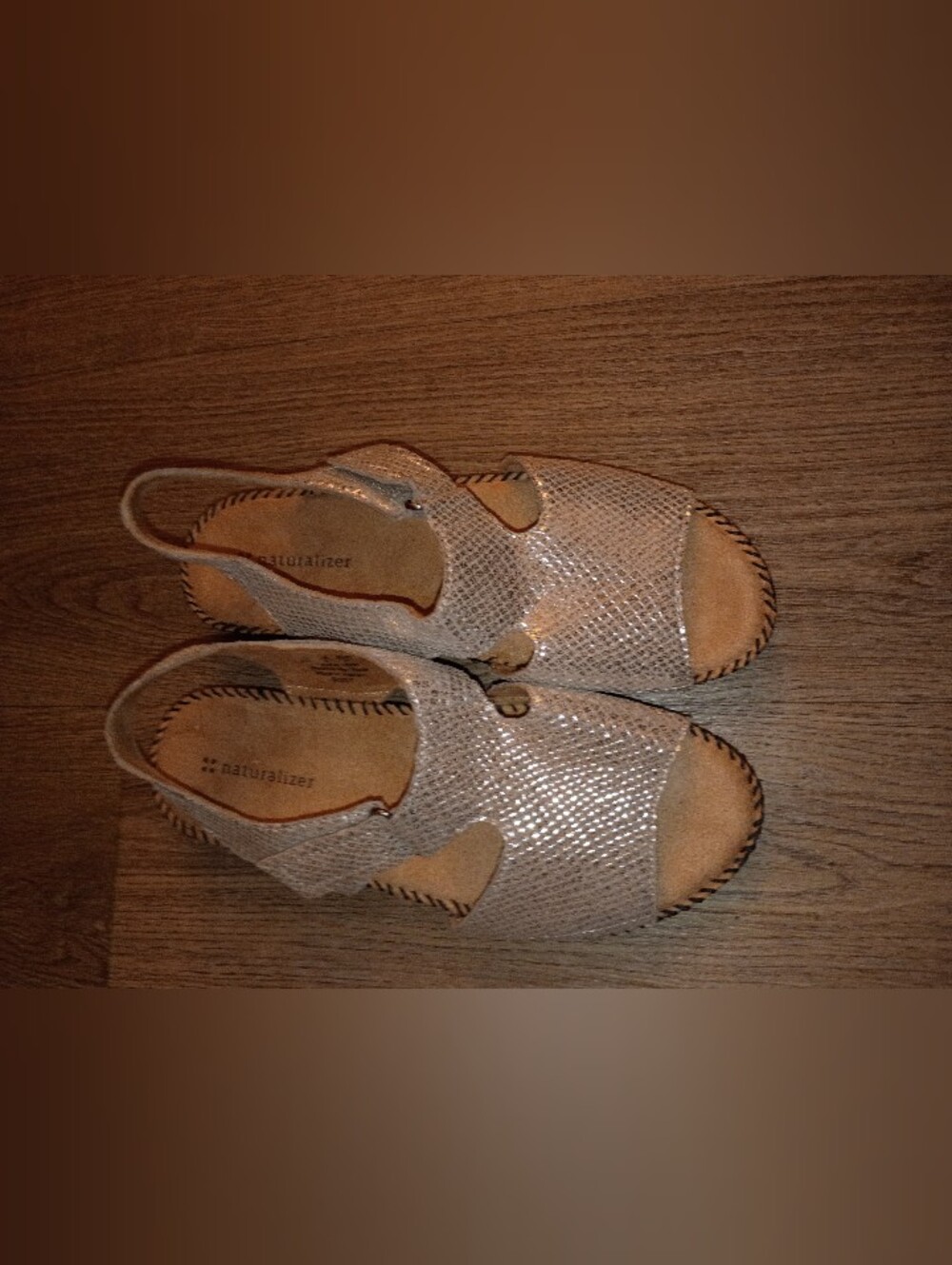 BNWOT Naturalizer Women's Shimmery Silver Scout Sandal